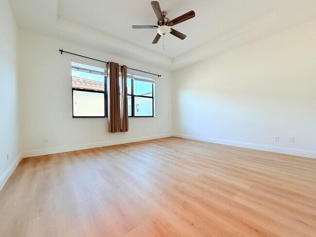 Building Photo - 2074 Dickens Terrace