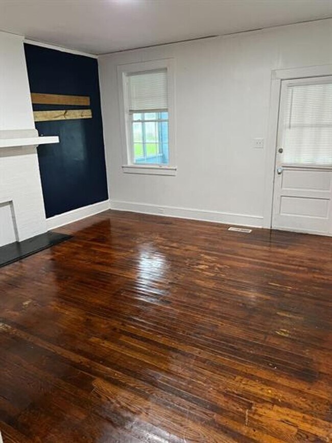 Building Photo - Cozy 2-Bedroom Duplex in Talladega