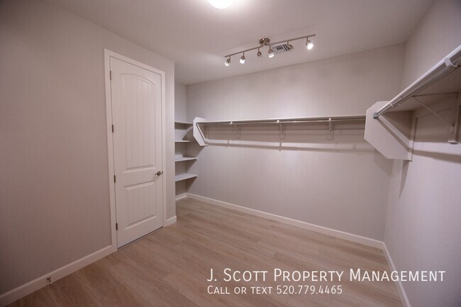 Building Photo - 5839 N 88th Ln