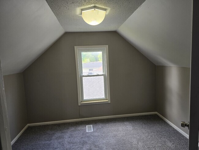 Building Photo - 15126 Oldham St