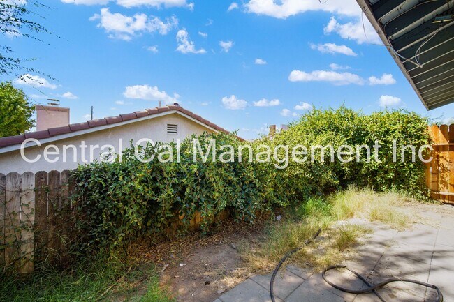 Building Photo - 5905 Auburn Oaks Dr