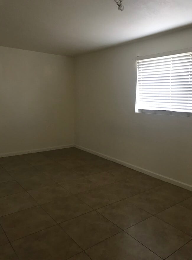 Building Photo - 2503 N Euclid Ave