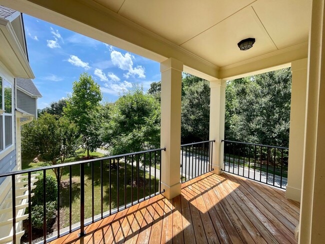 Building Photo - Large 5-bedroom house in Lake Hogan Farm near Chapel Hill schools!