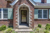 Building Photo - Charming Tudor Convenient to 12 South/ Bel...