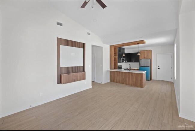 Building Photo - 1406 S Michigan St