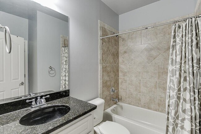 Building Photo - 4537 Grandview Pkwy