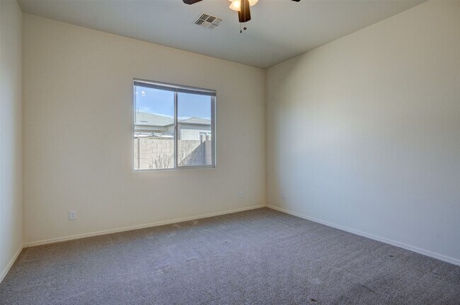 Building Photo - 3 bed 2 bath home in Quailwood!