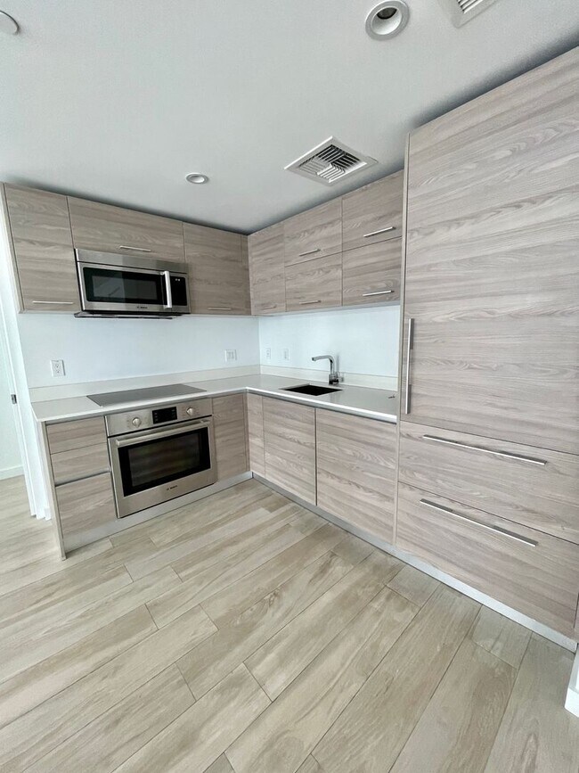 Building Photo - Luxury 1BR Condo at Dua Miami / SLS Brickell