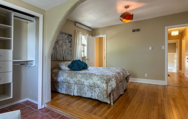 Building Photo - SPRUCE PARK CLASSIC 3 Bedroom  2 Bath 2/STORY 2/CG