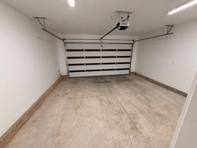 Building Photo - 498 1225 N
