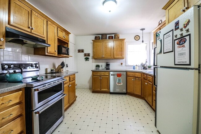 Building Photo - Nice Midtown Bungalow