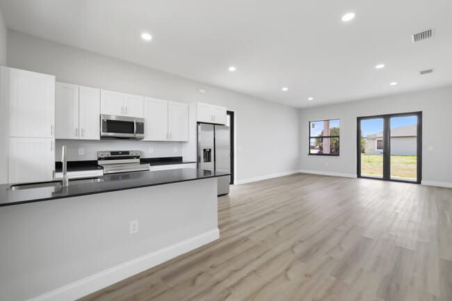 Building Photo - 8014 Mangrove Cir