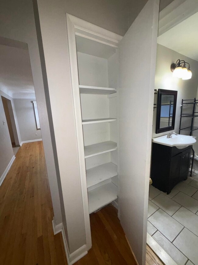 Building Photo - 12116 Columbia Ave