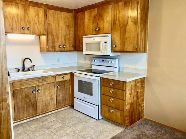 Building Photo - Laurel Apartments - 2 bedrooms