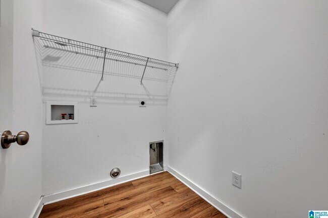 Building Photo - 559 Troubadour Ln