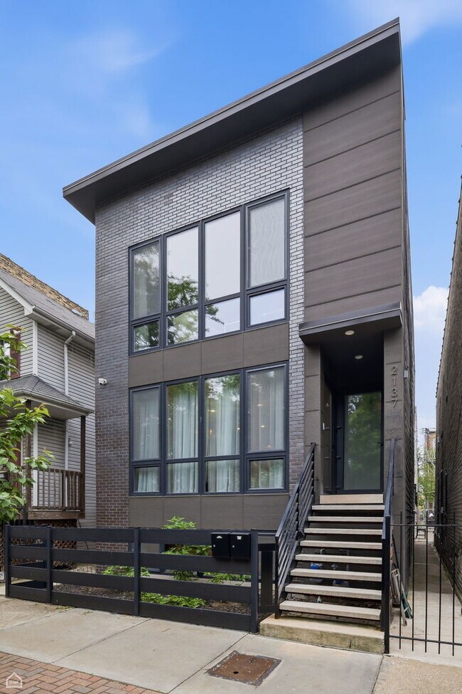 Building Photo - 2137 W Ohio St