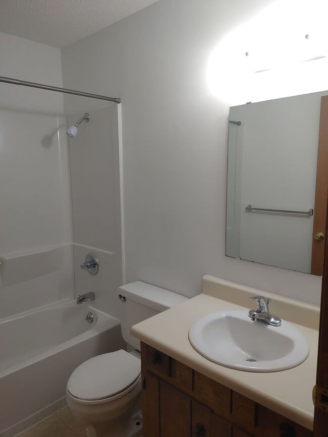 Building Photo - 604 Boxwood Dr