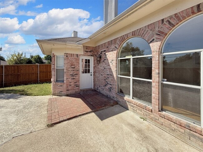 Building Photo - 6717 Smallwood Dr