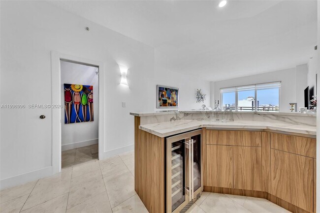 Building Photo - 6917 Collins Ave