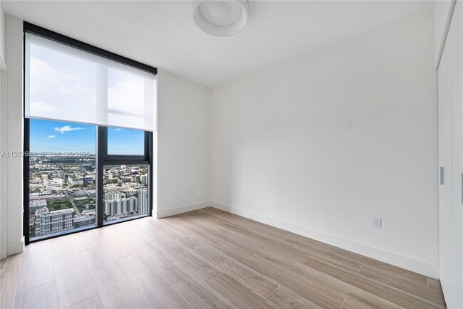 Building Photo - 700 NE 24th St