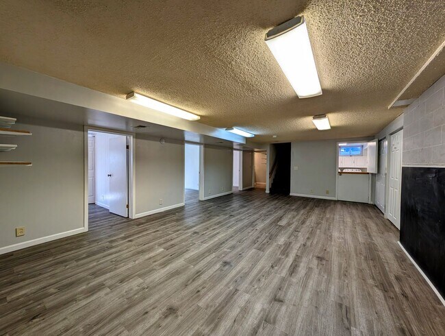 Building Photo - Low maintenance 3 bedroom!