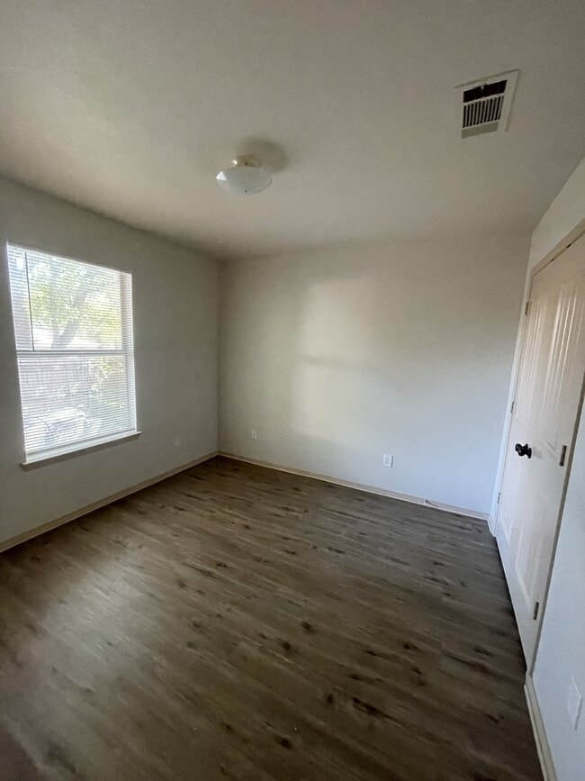 Building Photo - 1216 Mulkey Ln