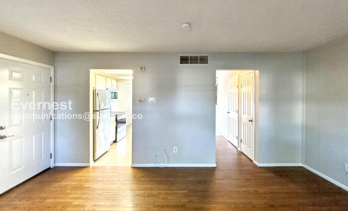 Building Photo - 2143 Wadsworth Dr