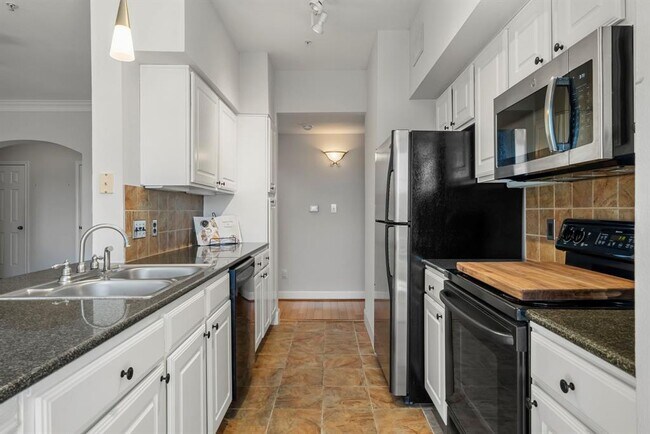 Building Photo - 7701 Rialto Blvd