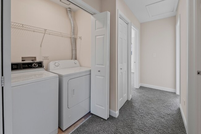 Building Photo - 546 W Parkside Dr