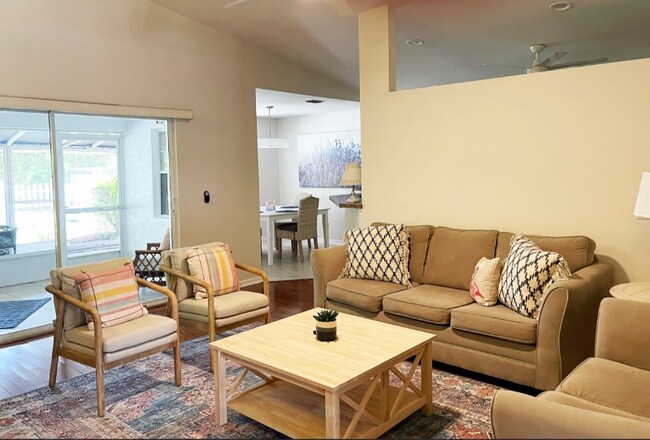 Building Photo - 1012 Laurel Ave