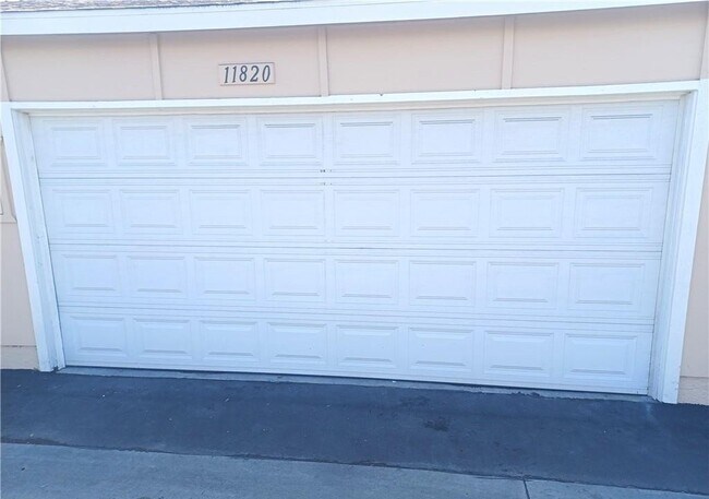 Building Photo - 11820 Gloxinia Ave