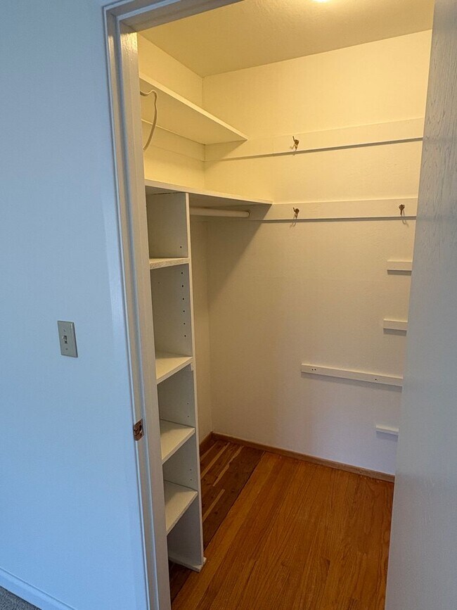 Building Photo - 3057 Carleton Pl