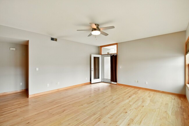Building Photo - 2905 N Newhall St