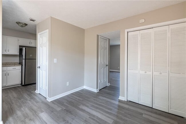 Building Photo - 580 Downing St