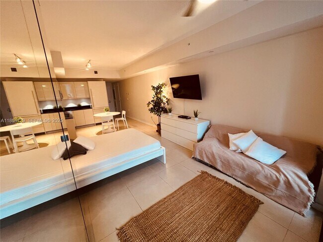 Building Photo - 1010 Brickell Ave