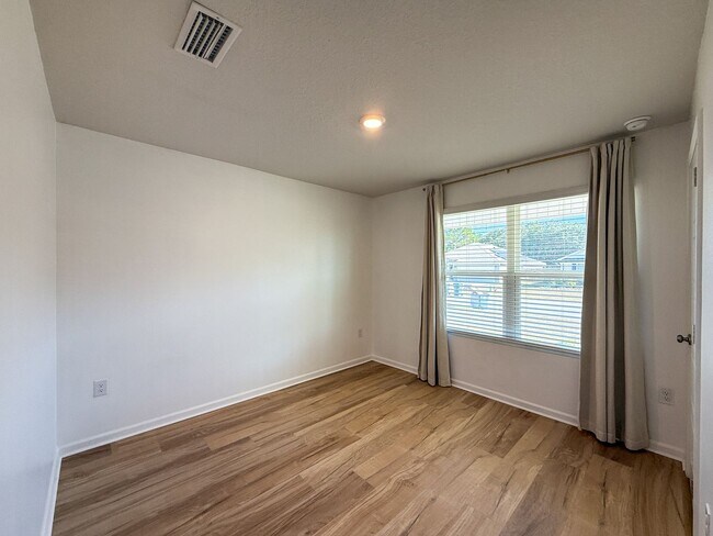 Building Photo - Updated 4 Bedroom 2 Bath Rental Near Navy Federal - Lawn Care Included!