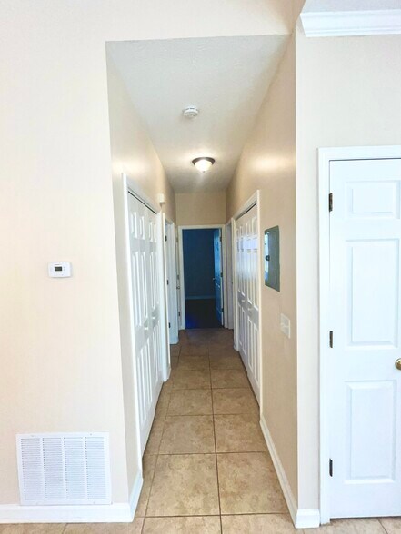 Building Photo - 6214 E Azalea Ave