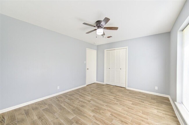 Building Photo - 1809 Lamar Dr