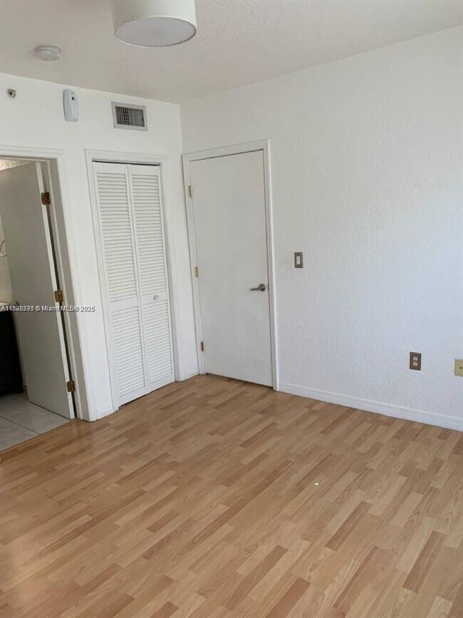 Building Photo - 7326 Collins Ave