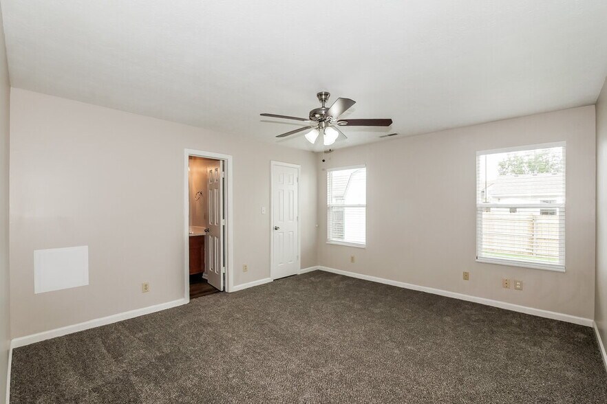 Building Photo - 10708 Tanbark Dr