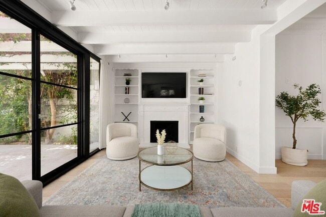 Building Photo - 712 N Rodeo Dr