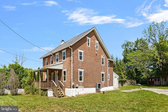 Building Photo - 563 Rosedale Rd