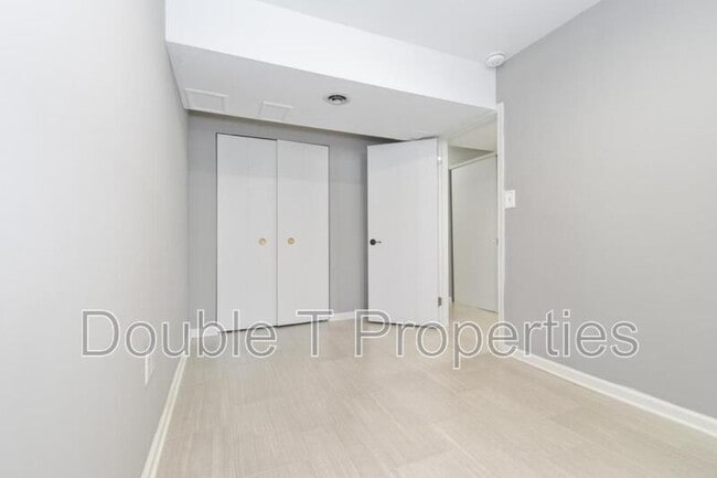 Building Photo - 922 South Paca St