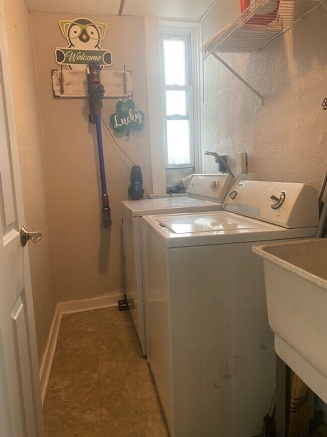 Building Photo - 2 bed/1 bath Apartment in the heart of Downtown Irwin