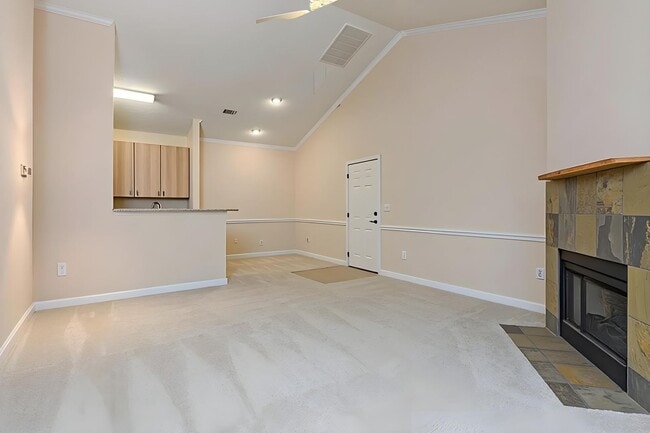 Building Photo - Bright 1-Bedroom Condo with Detached Garage in Eastwood Village Complex (Water Included)