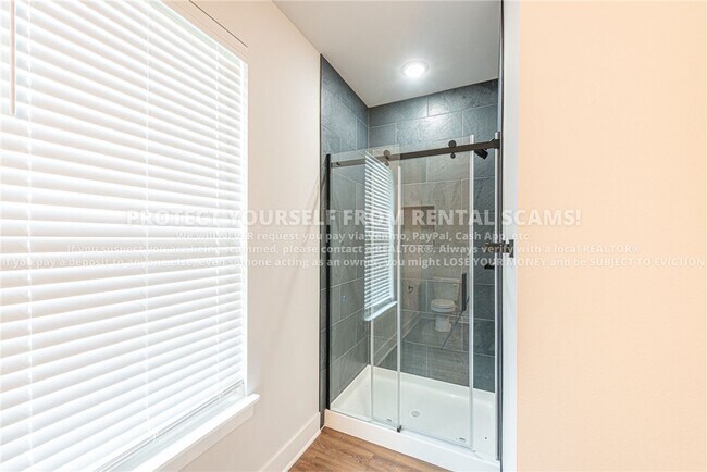 Building Photo - 1047 S Laramie Hts