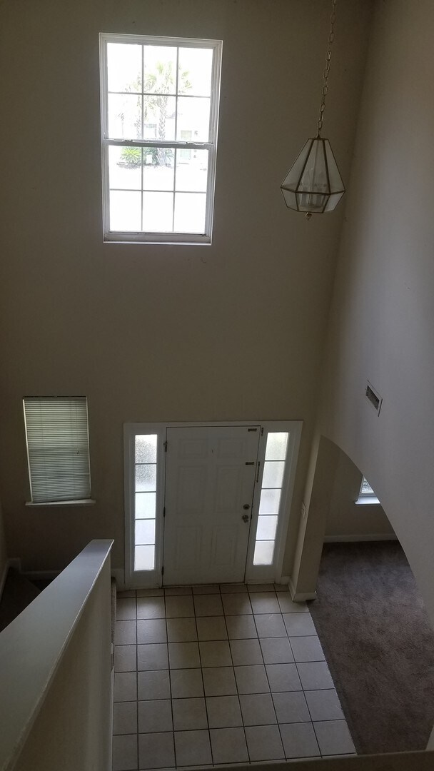Building Photo - Lovely 4 BR/2.5 BA in Avalon -  FRESH paint, BRAND NEW flooring, FOUR bedrooms and a FENCED yard!!