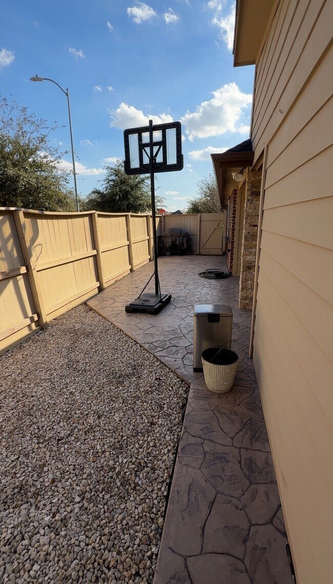 Building Photo - 1610 City Nights Wy