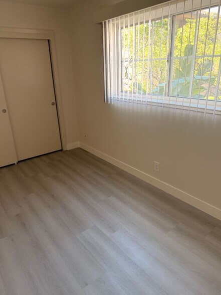 Building Photo - 1405 Oak Grove Ave