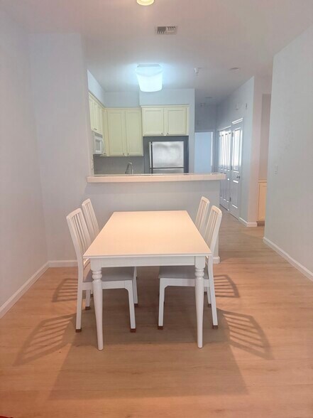 Dining room - 1505 Nevin Plz